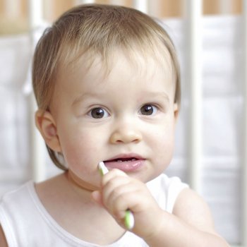 Limpieza bucal de un bebé