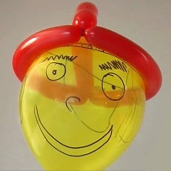 Un gorro o sombrero de globos