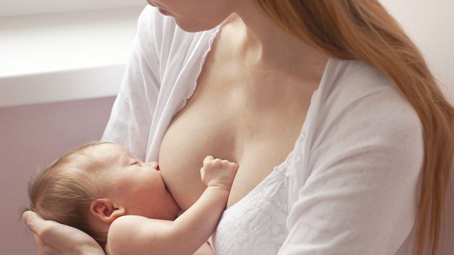 Dar de mamar a tu bebé después de un cáncer de mama