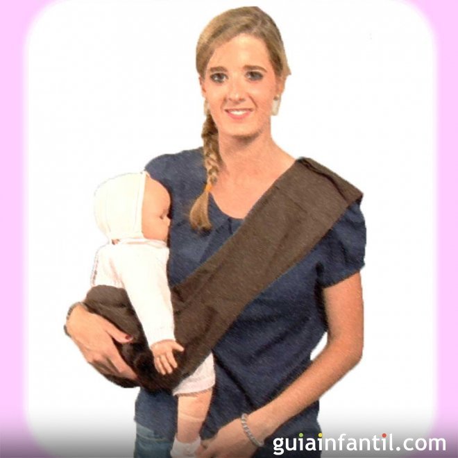 Llevar al bebé con un pouch. Portabebés