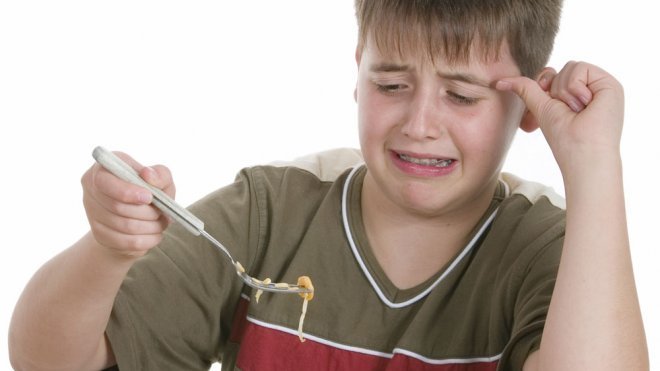 Cómo llaman los niños la atención durante la comida