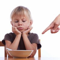 Qué hacer cuando los niños se provocan vómitos para no comer
