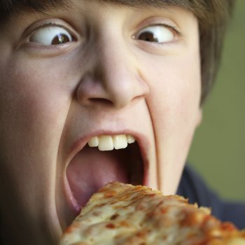 Qué hacer con los niños glotones que siempre tienen hambre