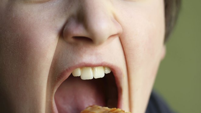 Qué hacer con los niños glotones que siempre tienen hambre