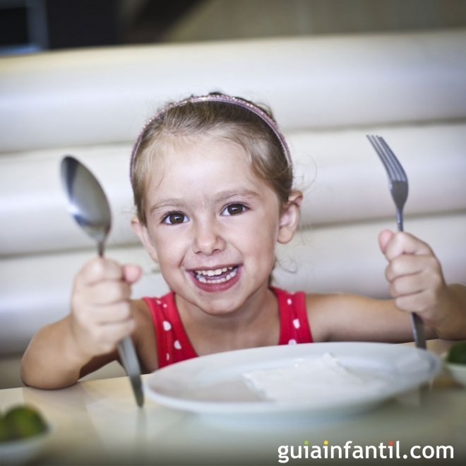 Cómo enseñar a los niños buena conducta en la mesa