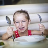 Errores y consejos para enseñar buenos hábitos en la mesa