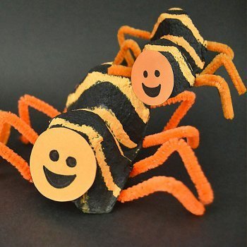 Manualidades de Halloween para niños. Araña rayada