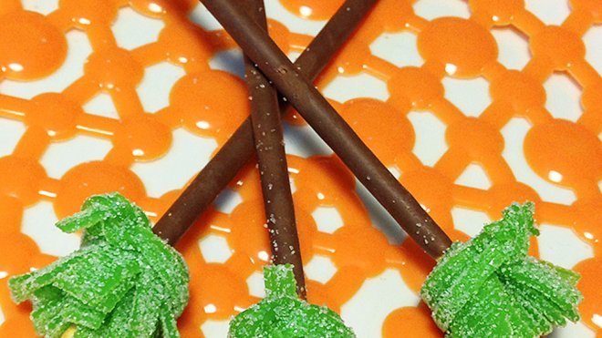 Escoba de bruja. Dulces de Halloween para niños