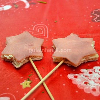 Canapé de estrella de Navidad con jamón y queso