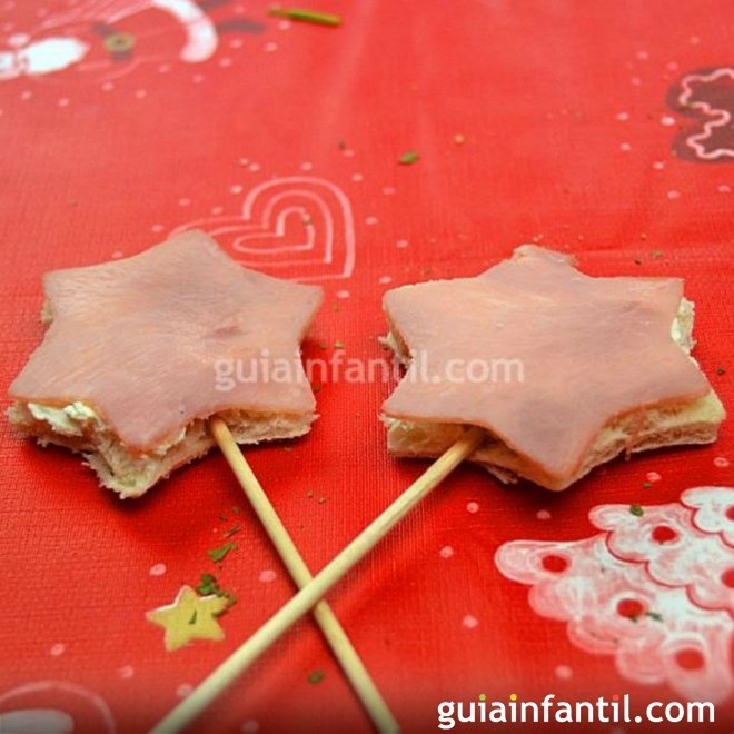 Canapé de estrella de Navidad con jamón y queso