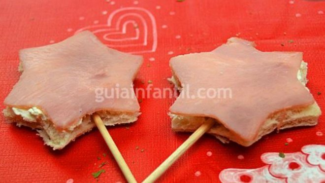Canapé de estrella de Navidad con jamón y queso