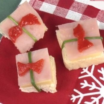 Regalo de jamón y queso. Canapés para la Navidad