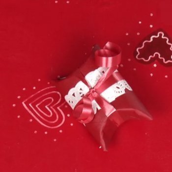 Envoltorios para regalos de Navidad con material de reciclaje