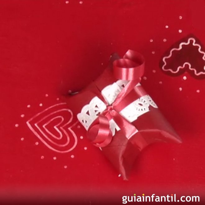 Envoltorios para regalos de Navidad con material de reciclaje