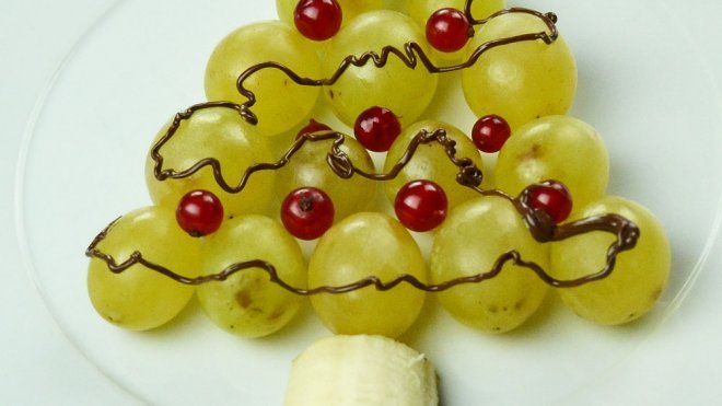 Postre de Árbol de Navidad con uvas