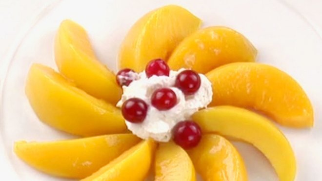 Postre de flor de Navidad con frutas