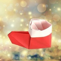 Cómo hacer una bota de Papá Noel de origami. Papiroflexia para niños
