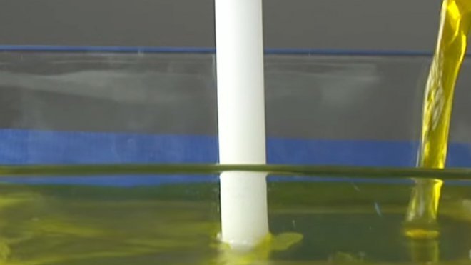 Experimentos para niños. Cómo hacer subir el agua con una vela