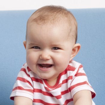 Cuatrillizos se ríen a la vez