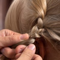 Peinado con dos trencitas, ideas para niñas
