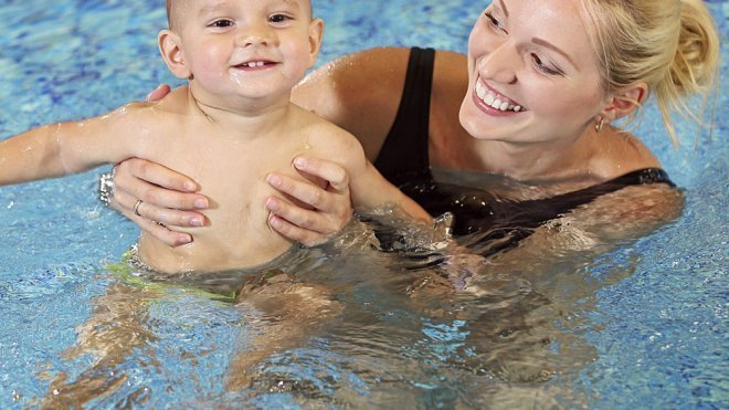Primer contacto del bebé con el agua, ejercicios estimulación