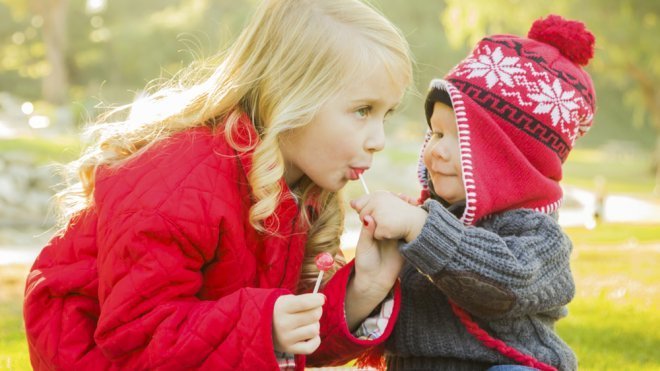 Consejos para enseñar al niño a compartir