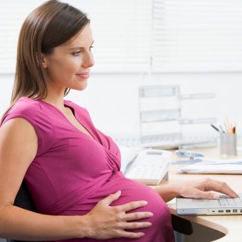Consejos sobre la postura de la embarazada en el trabajo