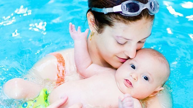 Familiarizar a los bebés menores de 1 año con el agua