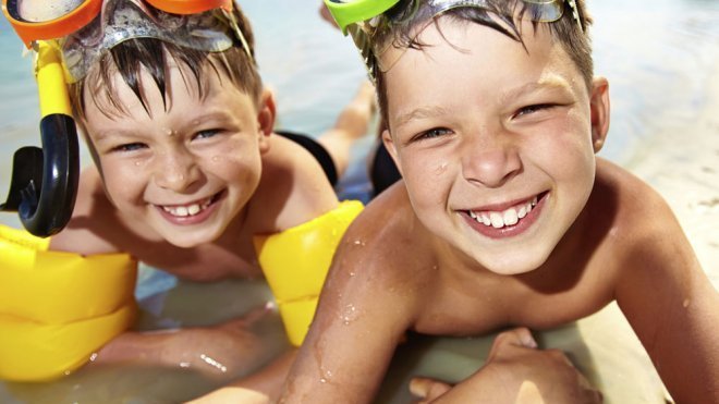 Por qué es sensible la piel de los niños al sol