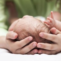 La costra láctea del bebé, qué es y cómo tratarla