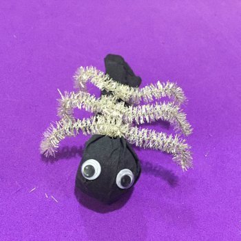 Manualidad infantil. Cómo hacer una dulce araña para Halloween