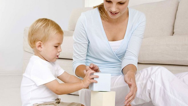 Por qué los padres deben jugar con los niños