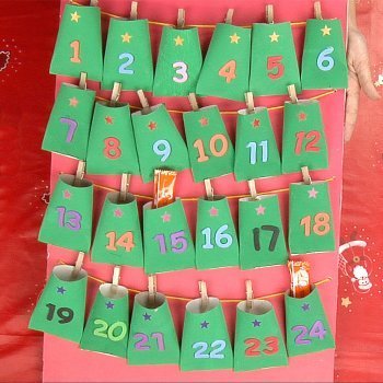 Aprende a hacer un calendario de Adviento con rollos de papel
