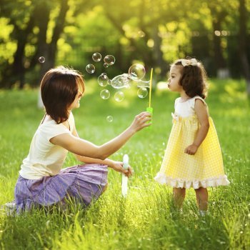 Juegos para niños al aire libre. Jugar en un bosque