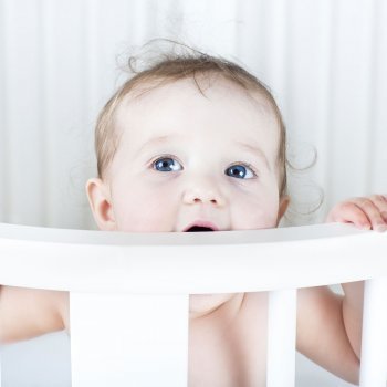 Cómo saber si tengo que pasar al bebé de la cuna a la cama