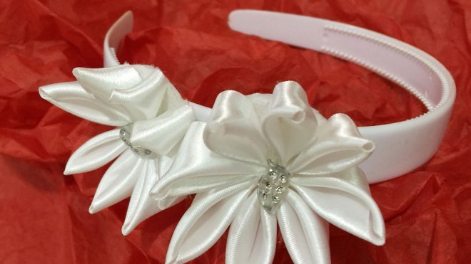 Cómo hacer una diadema de flores blancas