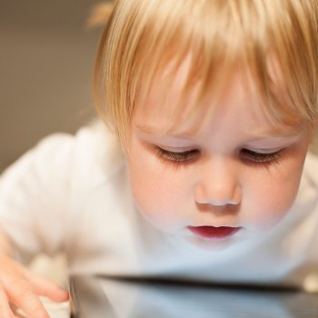 ¿El uso de la tecnología influye en la visión de los niños?