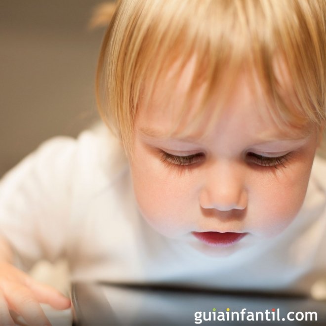 ¿El uso de la tecnología influye en la visión de los niños?