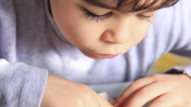 Cómo detectar problemas de visión de los niños con la lectura