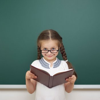 Cómo lee un niño que no ve bien