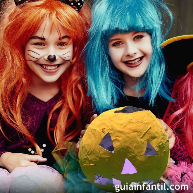 Cómo hacer una calabaza portavelas para Halloween con papel reciclado