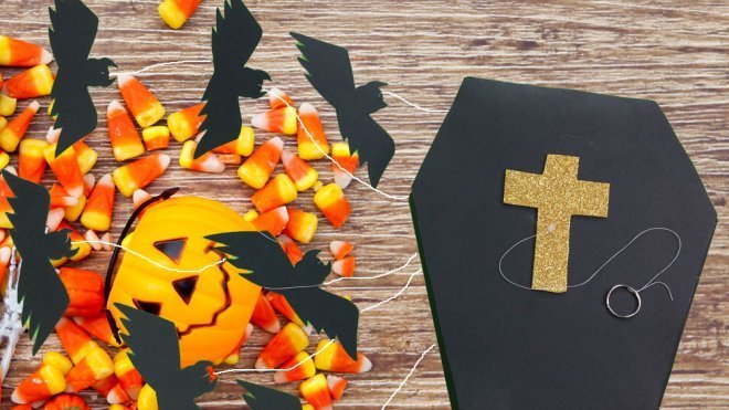 Cómo hacer un móvil de murciélagos para decorar la casa en Halloween