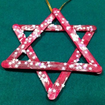 Una estrella, decoración para el árbol de Navidad, manualidades