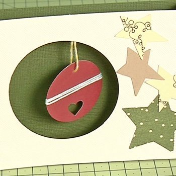 Postal con bola de Navidad, aprende a hacer manualidades