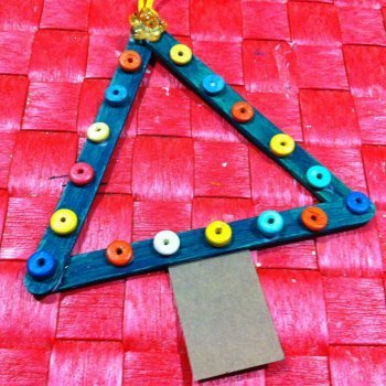 Adorno de árbol de Navidad. Manualidad fácil para niños