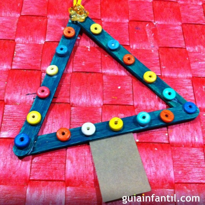 Adorno de árbol de Navidad. Manualidad fácil para niños