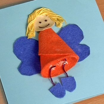 Postal navideña con un ángel de fieltro, hacer manualidades