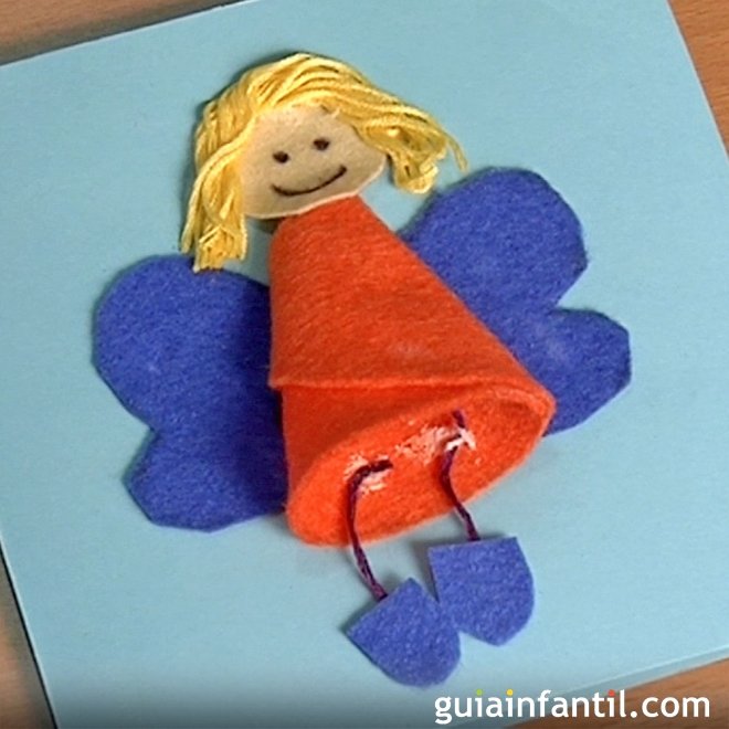 Postal navideña con un ángel de fieltro, hacer manualidades