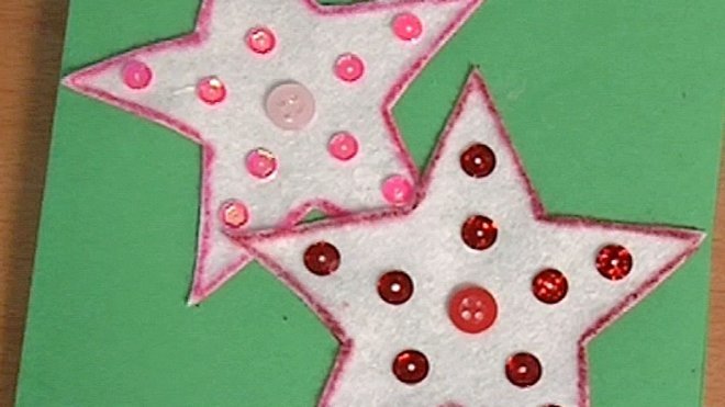 Felicita la Navidad con una tarjeta con estrellas. Manualidades