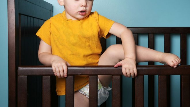 De la cuna a la cama. Cuándo cambiar al bebé a su habitación